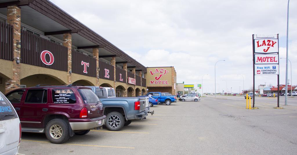 Lazy J Motel Claresholm Exterior photo