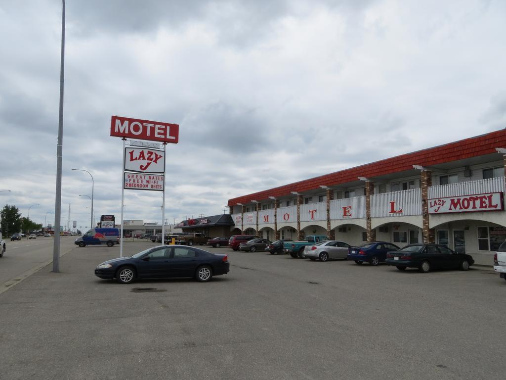 Lazy J Motel Claresholm Exterior photo